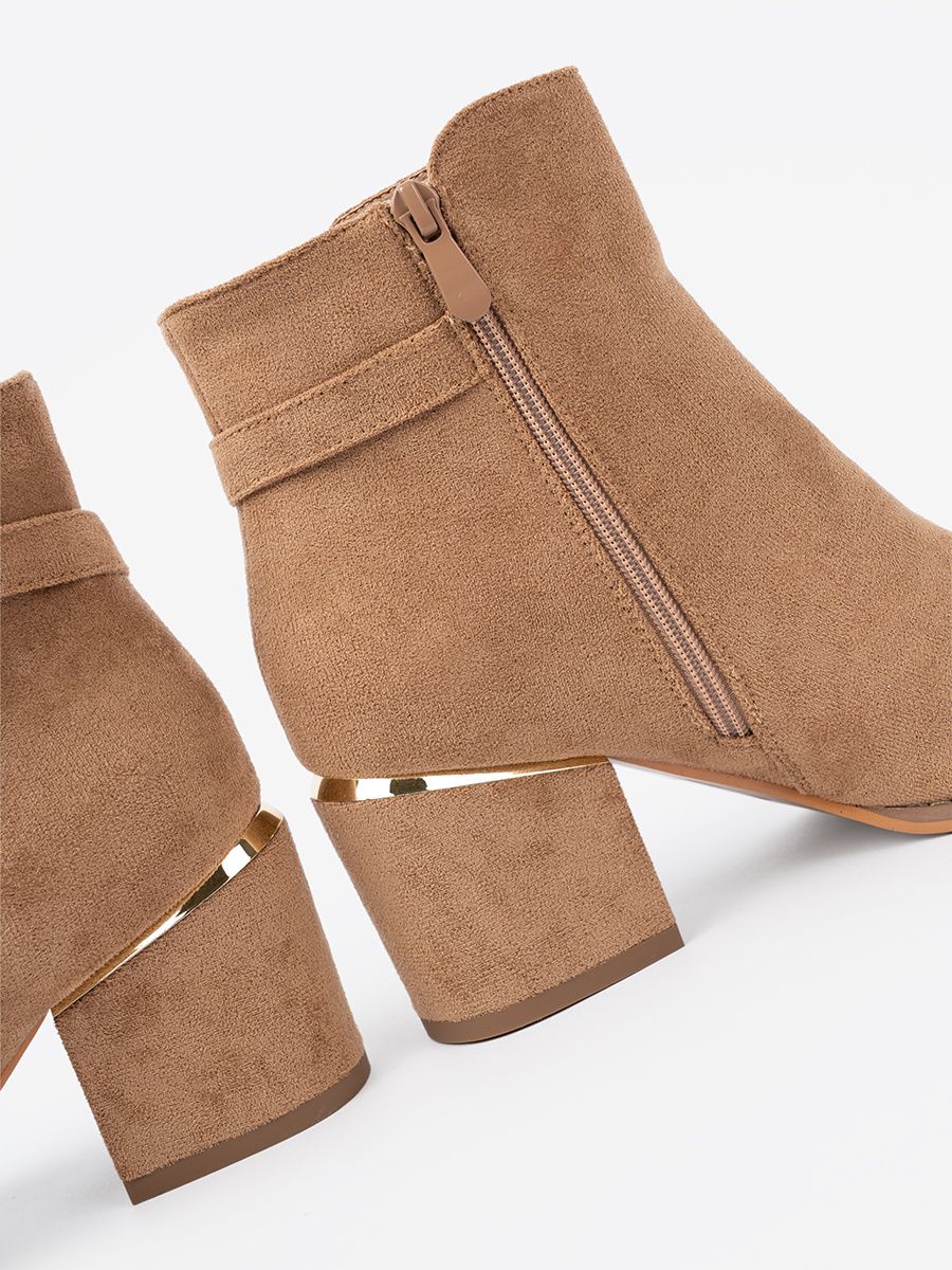 Stylish ankle boots in light brown with golden details