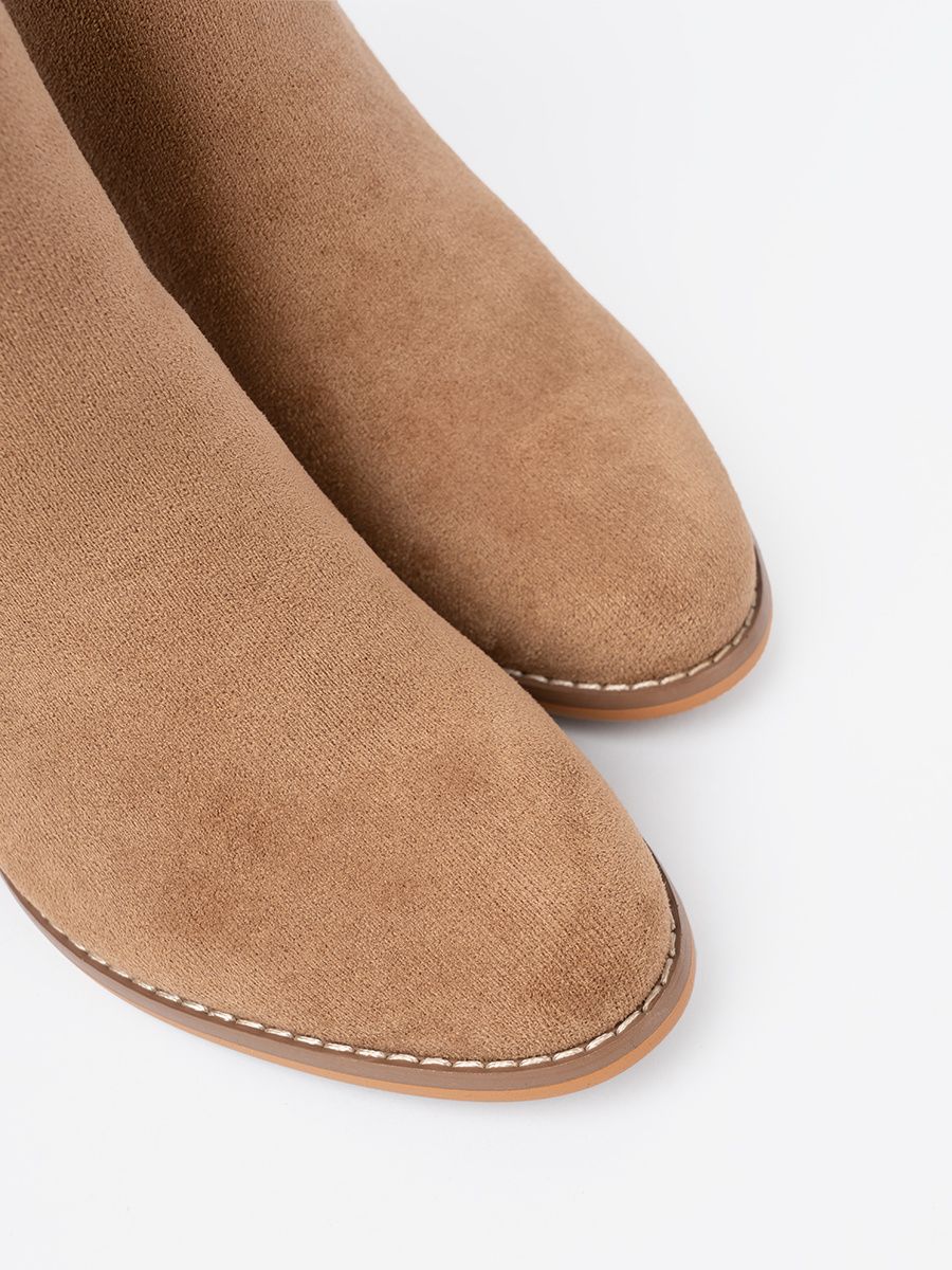 Stylish ankle boots in light brown with golden details