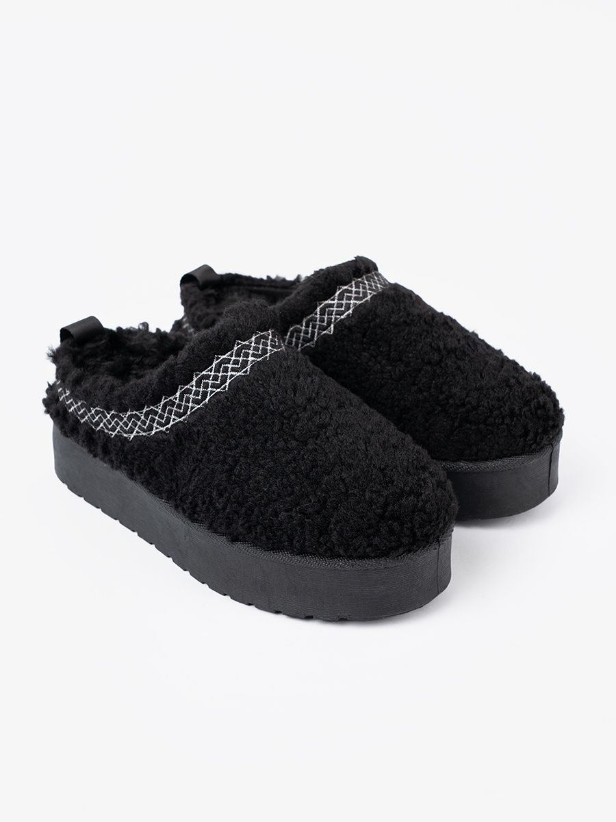 Black Snow Boots with Decorative Embroidery