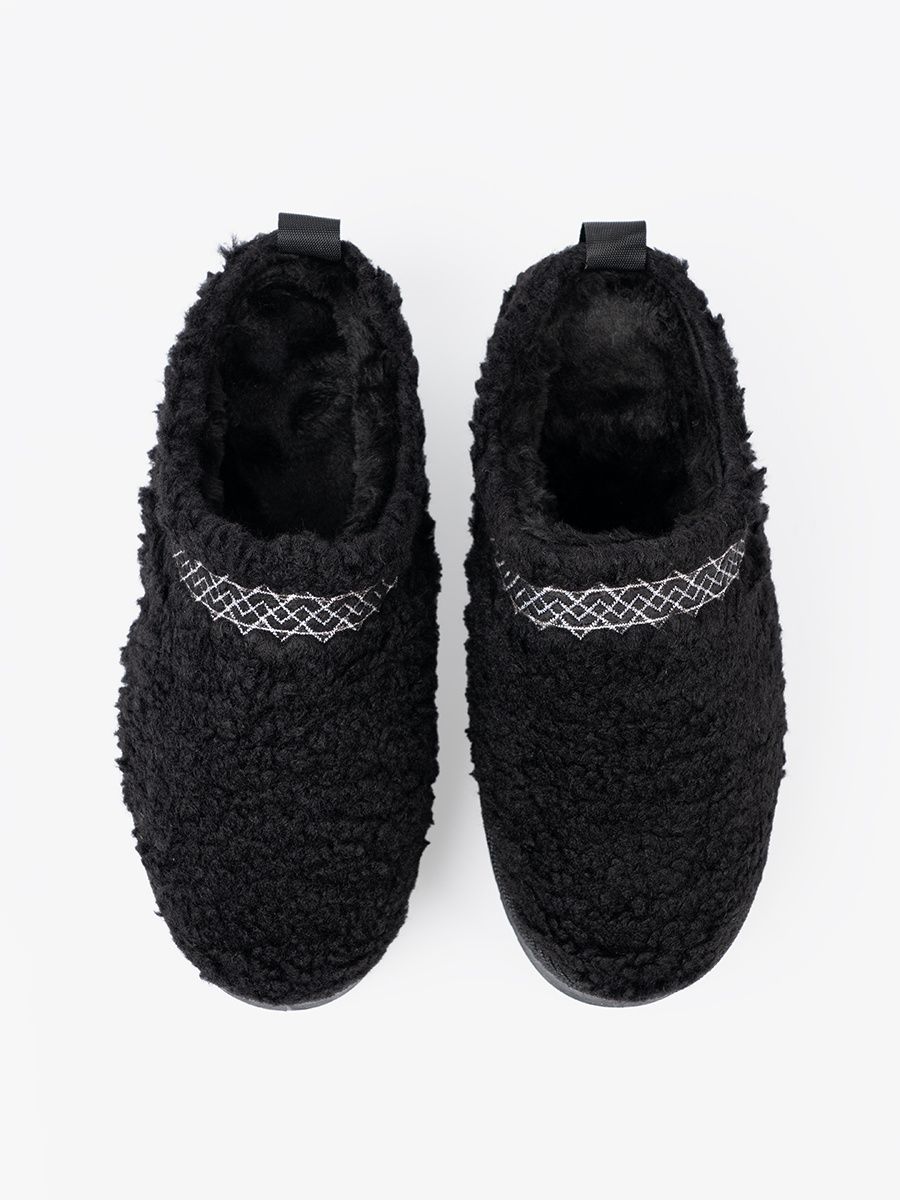 Black Snow Boots with Decorative Embroidery