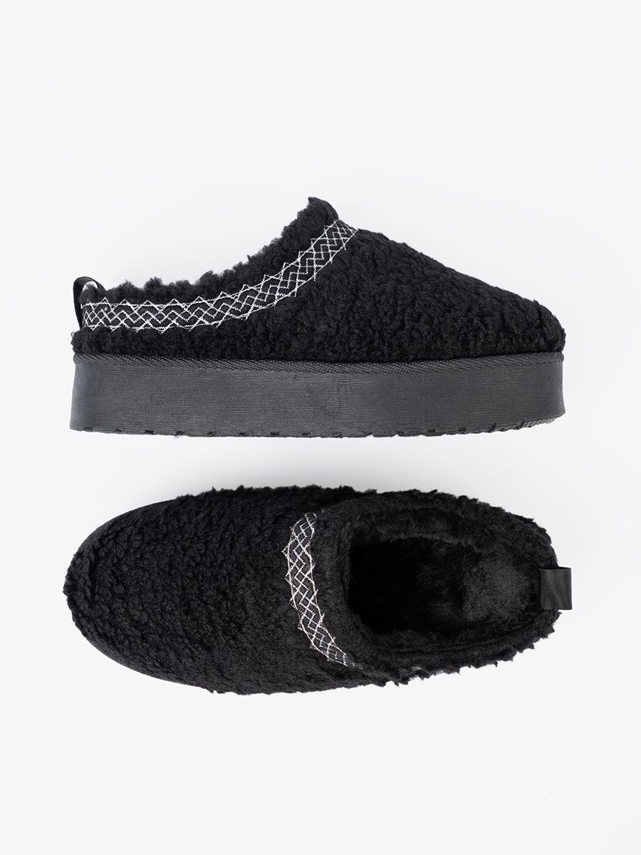 Black Snow Boots with Decorative Embroidery