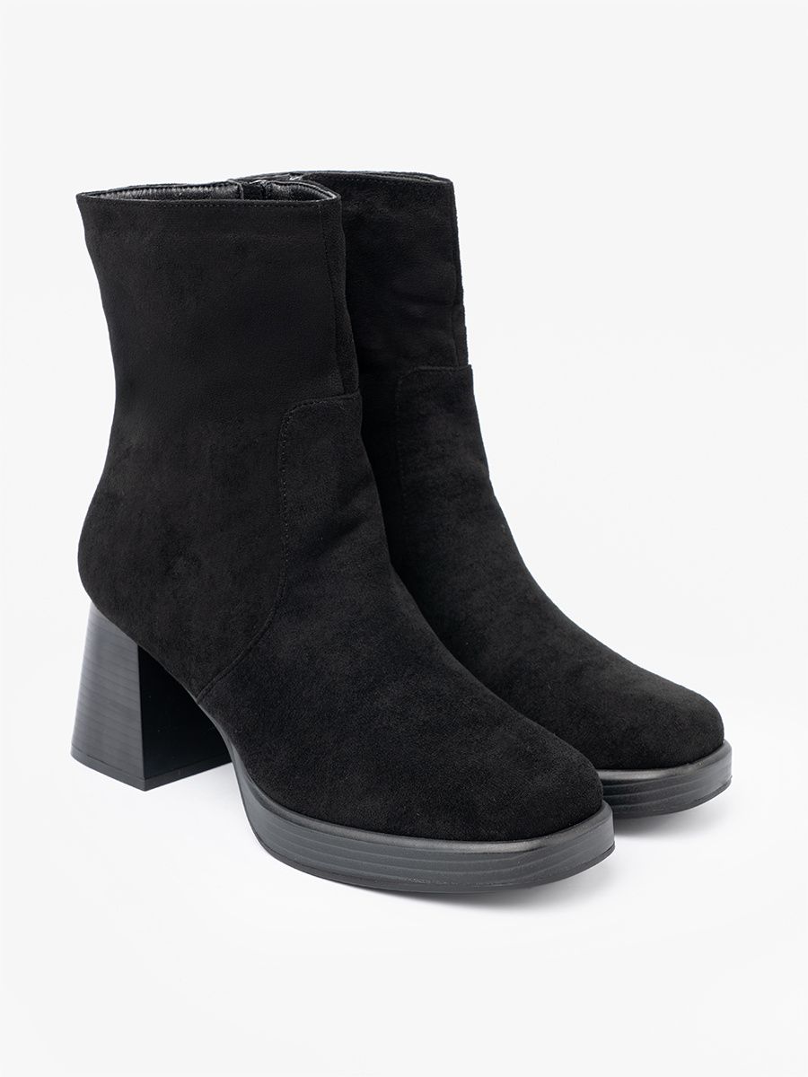 Elegant Black Ankle Boots on a Stable Heel