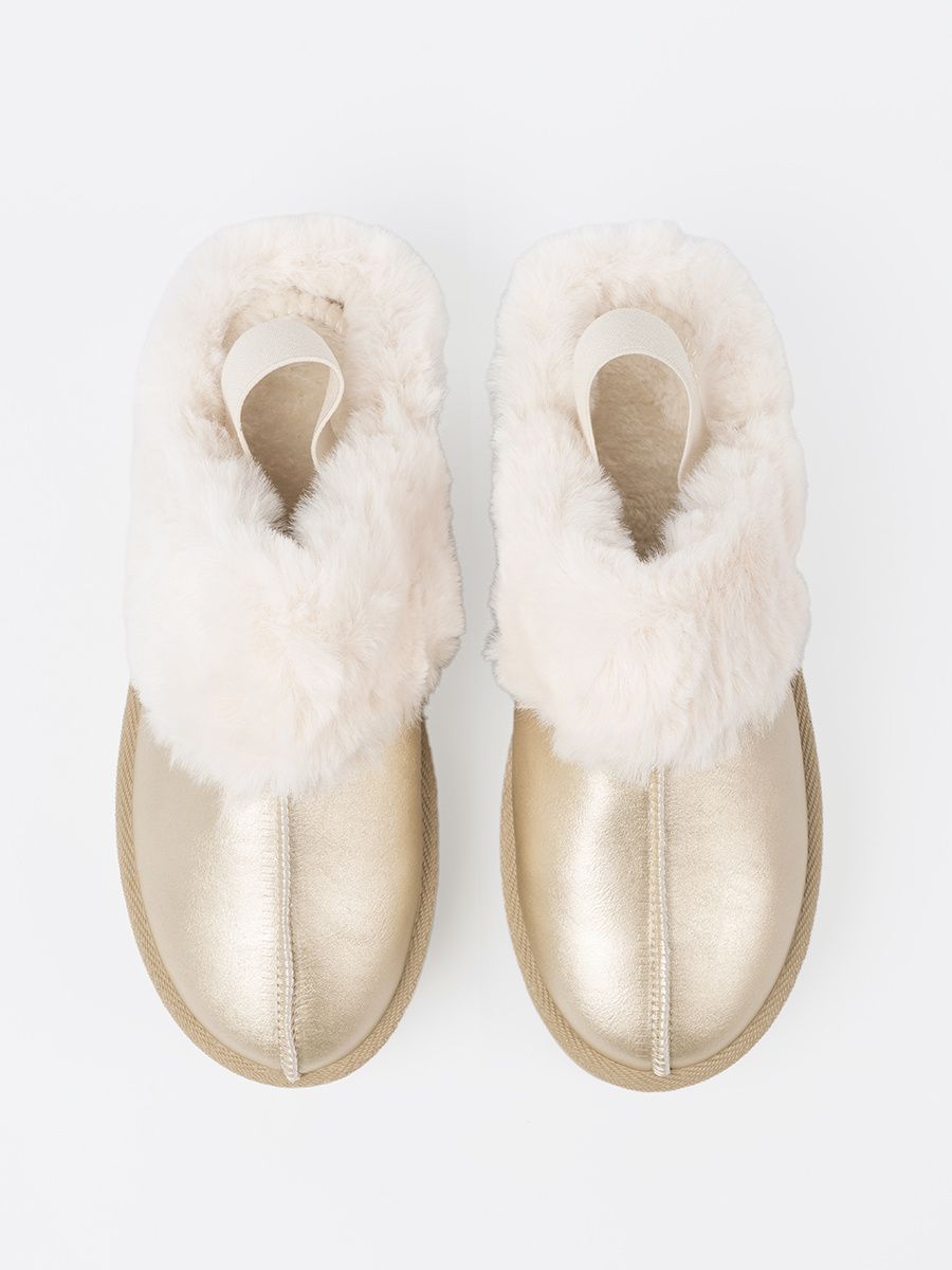 Golden Snow Boots with White Fur