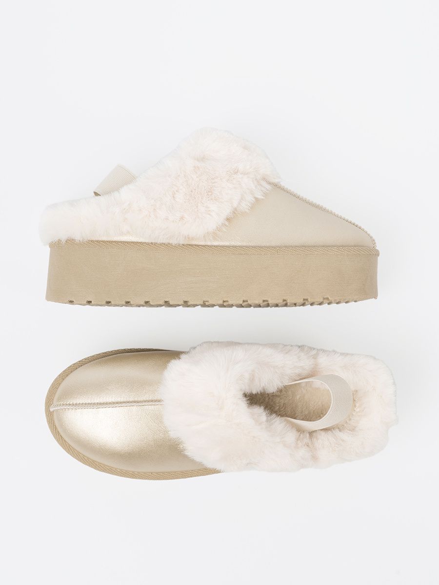 Golden Snow Boots with White Fur