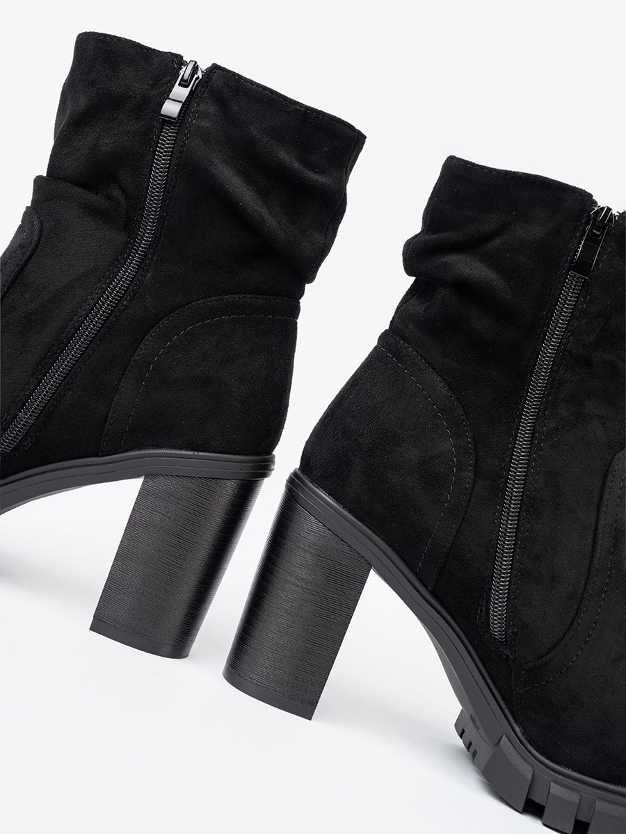 Stylish Black Ankle Boots with Ruffled Shaft