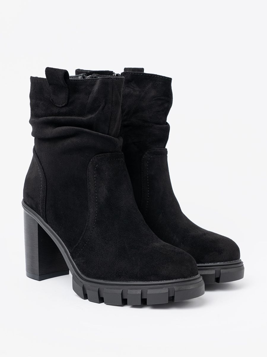 Stylish Black Ankle Boots with Ruffled Shaft