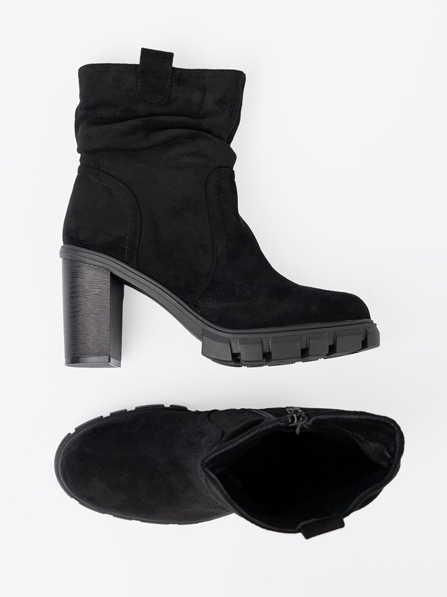 Stylish Black Ankle Boots with Ruffled Shaft