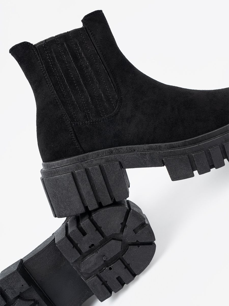 Stylish Black Ankle Boots on Platform