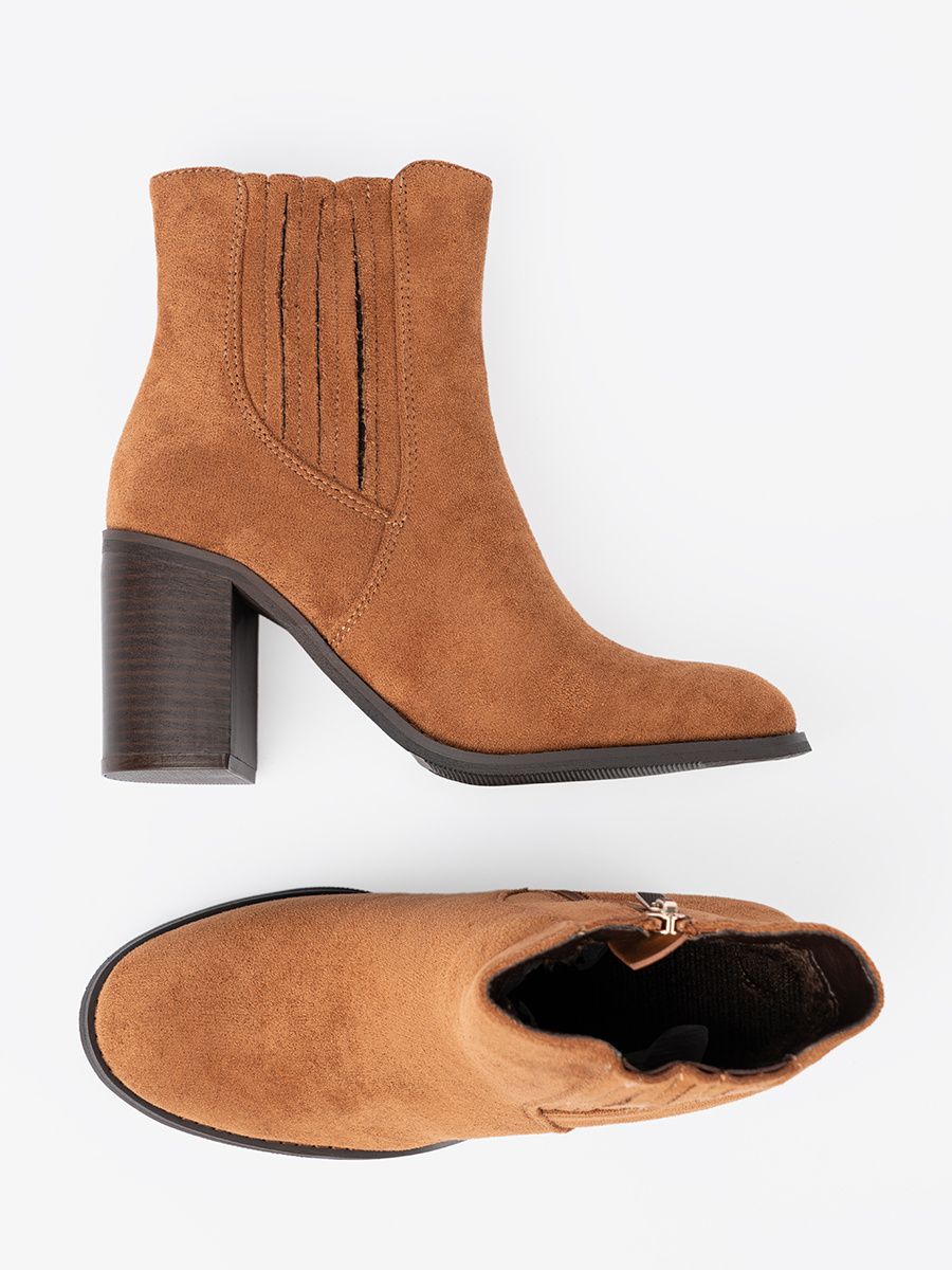 Caramel ankle boots with block heel in eco suede