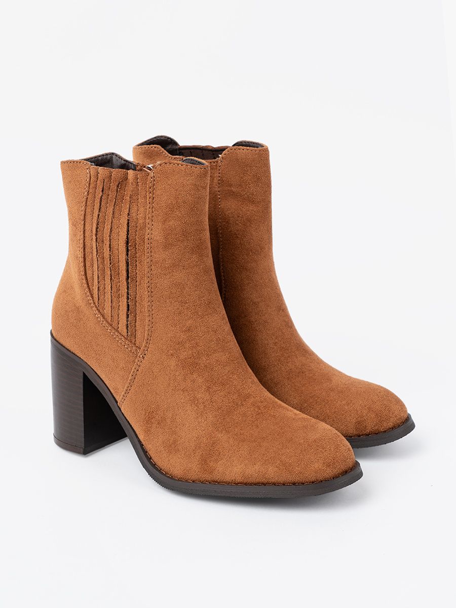 Caramel ankle boots with block heel in eco suede