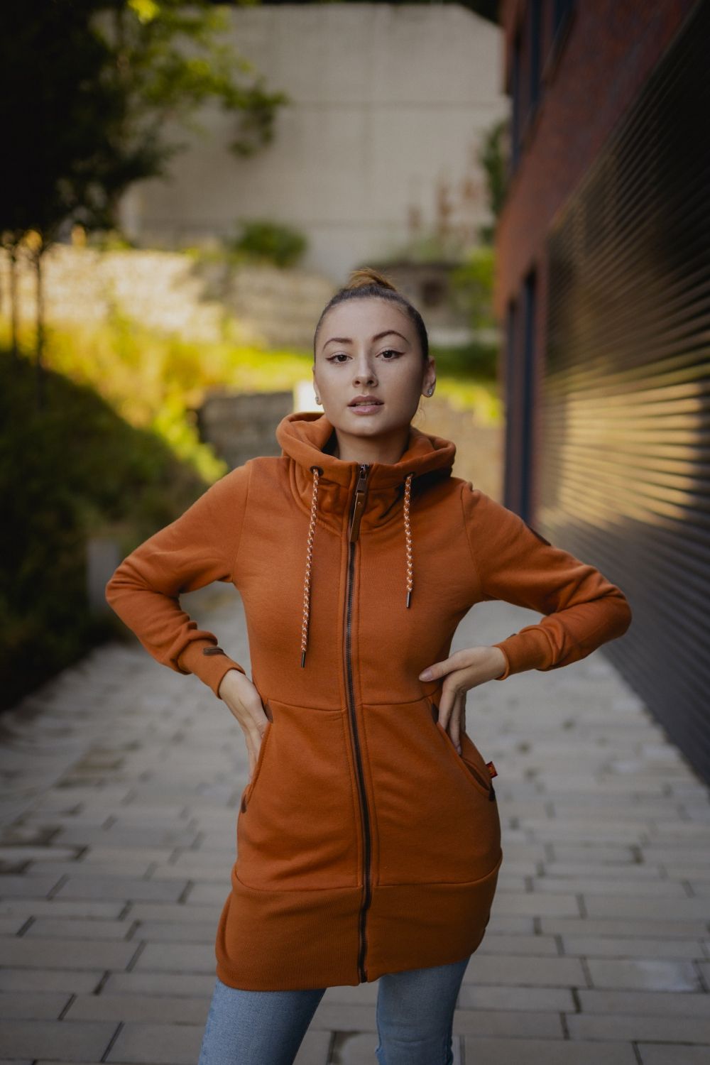 Basic elongated hoodie in terakota