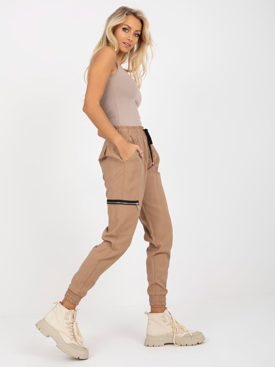 Beige Cargo Sweatpants with Pockets ZULUNA