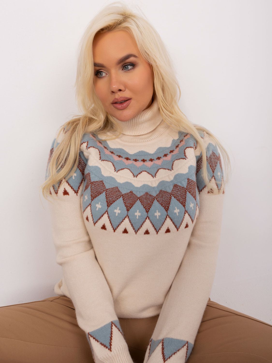 Light Beige Plus Size Women's Sweater with Geometric Pattern