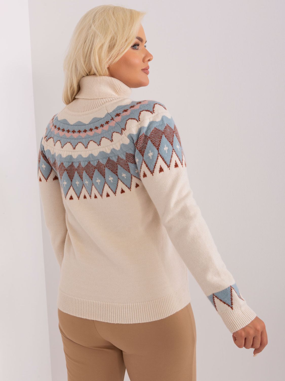 Light Beige Plus Size Women's Sweater with Geometric Pattern
