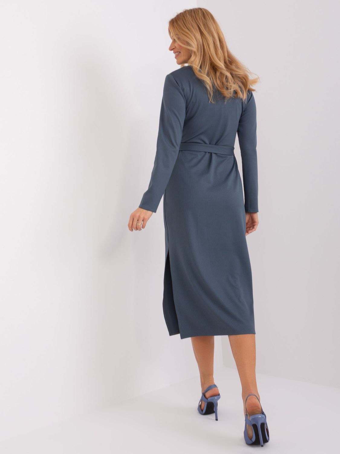 Elegant Midi Dress with Long Sleeves