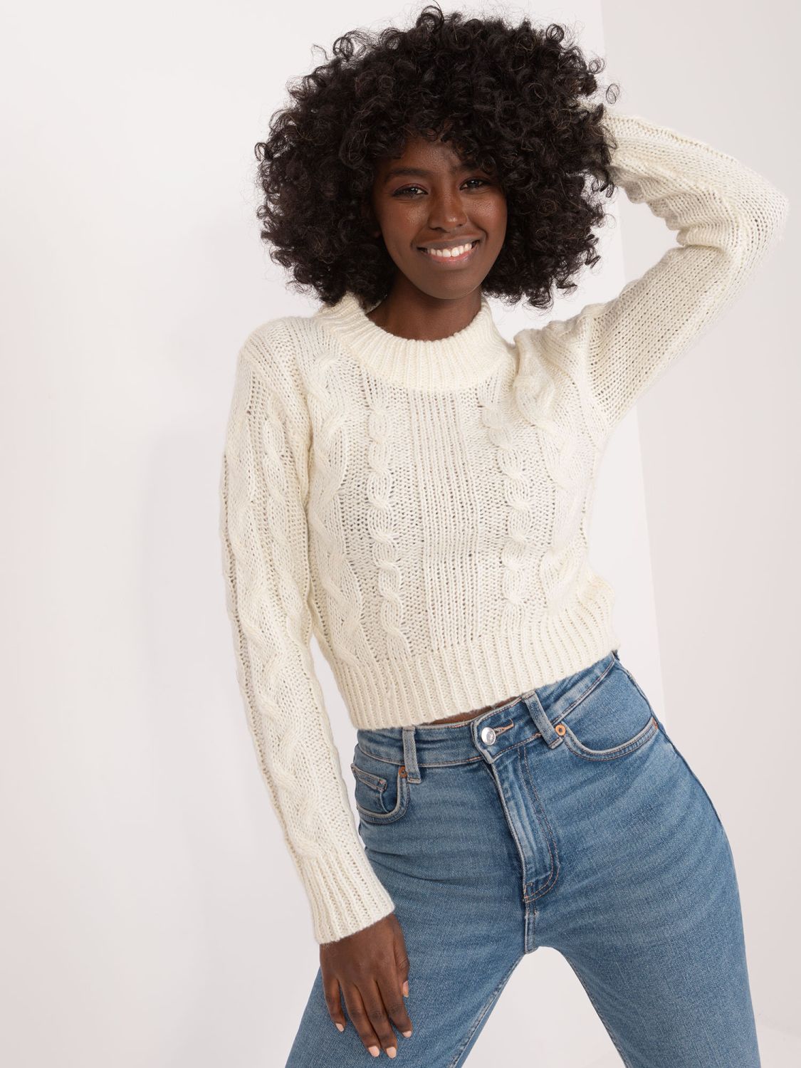 Elegant ecru sweater with long sleeves