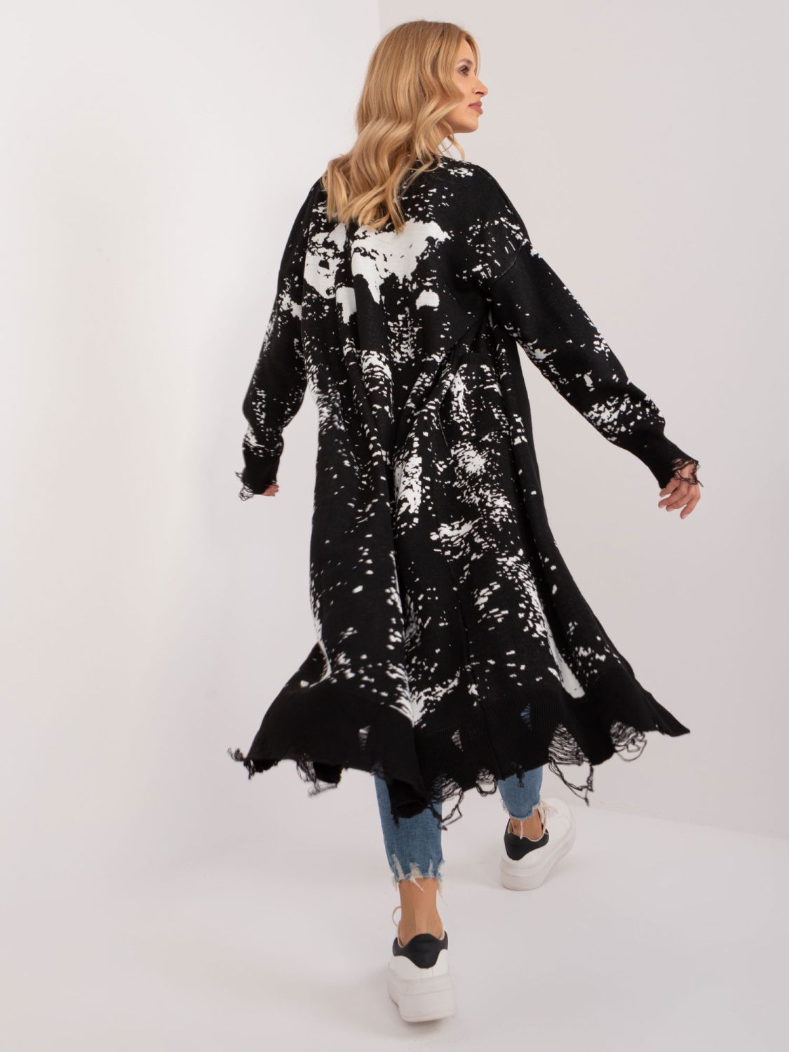 Stylish Black Cardigan with Long Sleeves