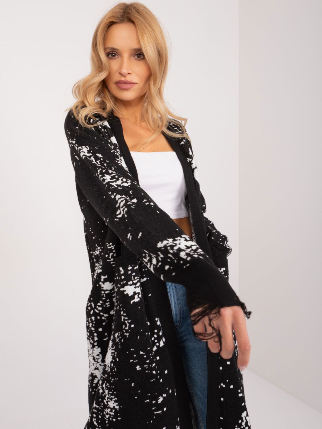 Stylish Black Cardigan with Long Sleeves