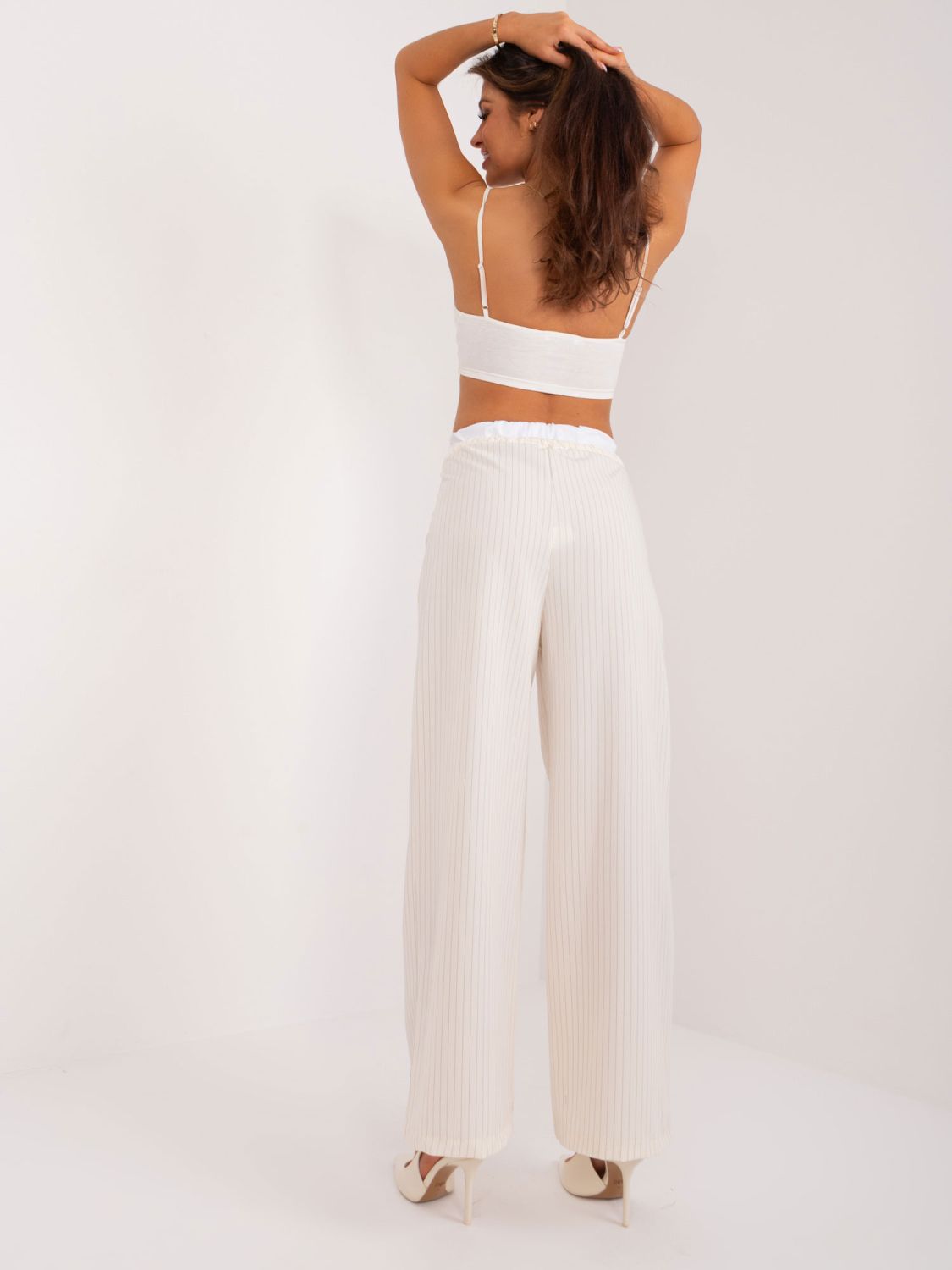 Elegant ecru high-waisted trousers