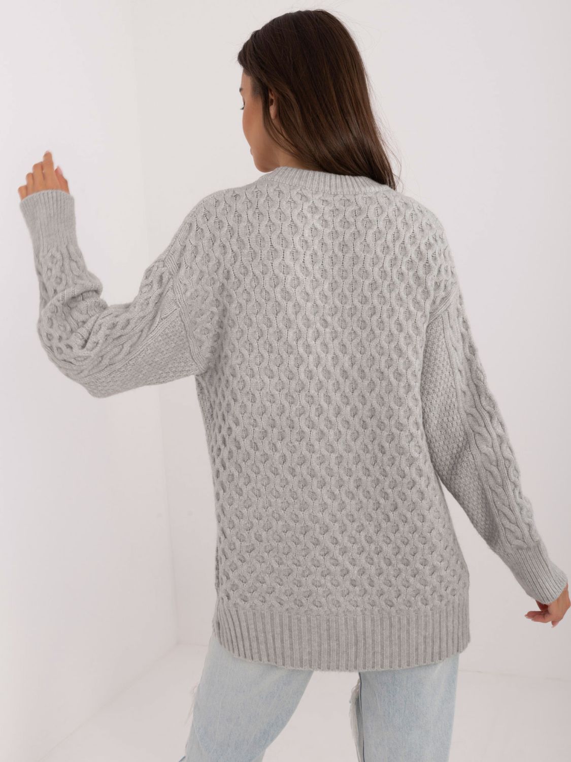 Stylish Gray Sweater with Long Sleeves
