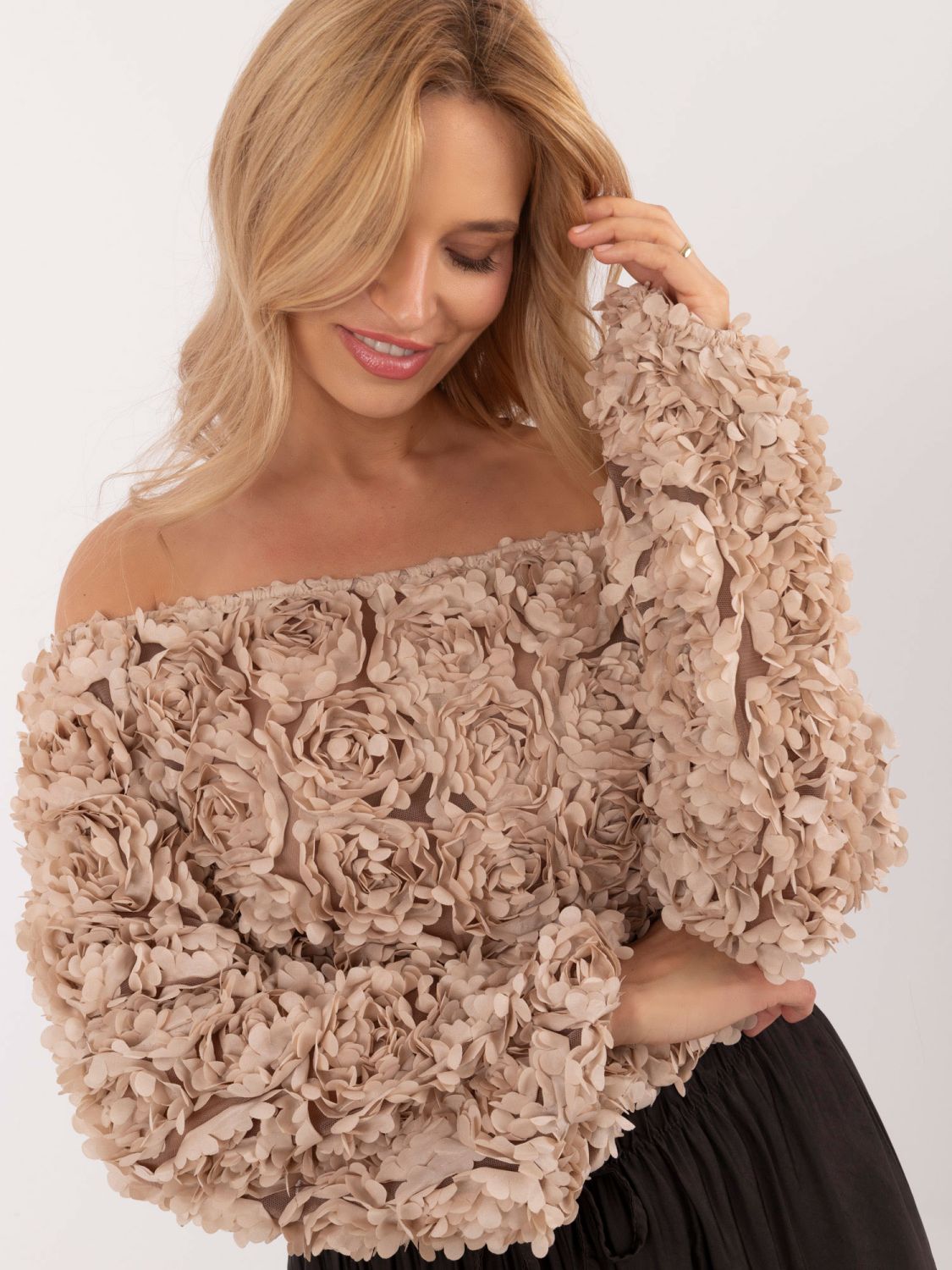 Elegant Beige Blouse with Long Sleeves