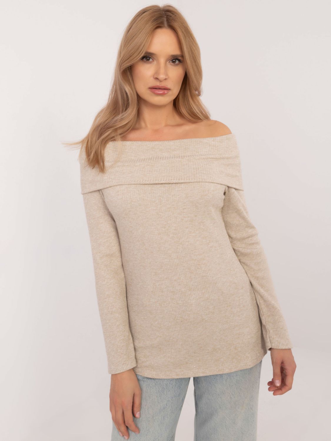 Elegant Beige Sweater with Long Sleeves