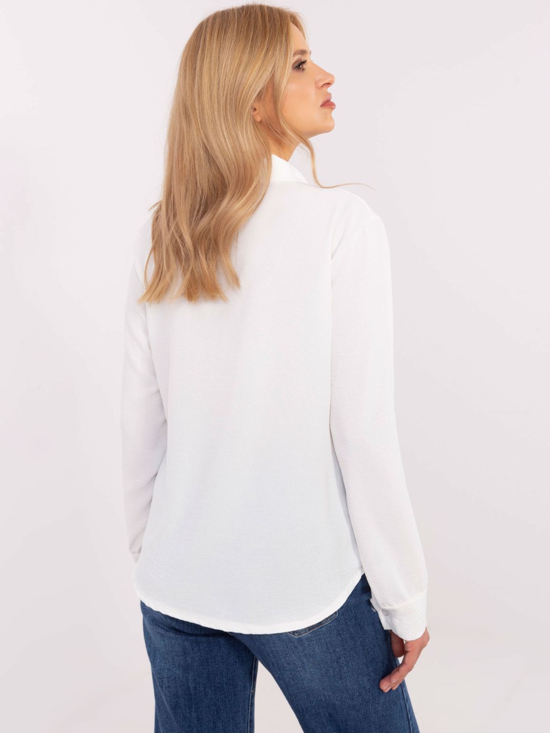 Elegant ecru shirt with bow