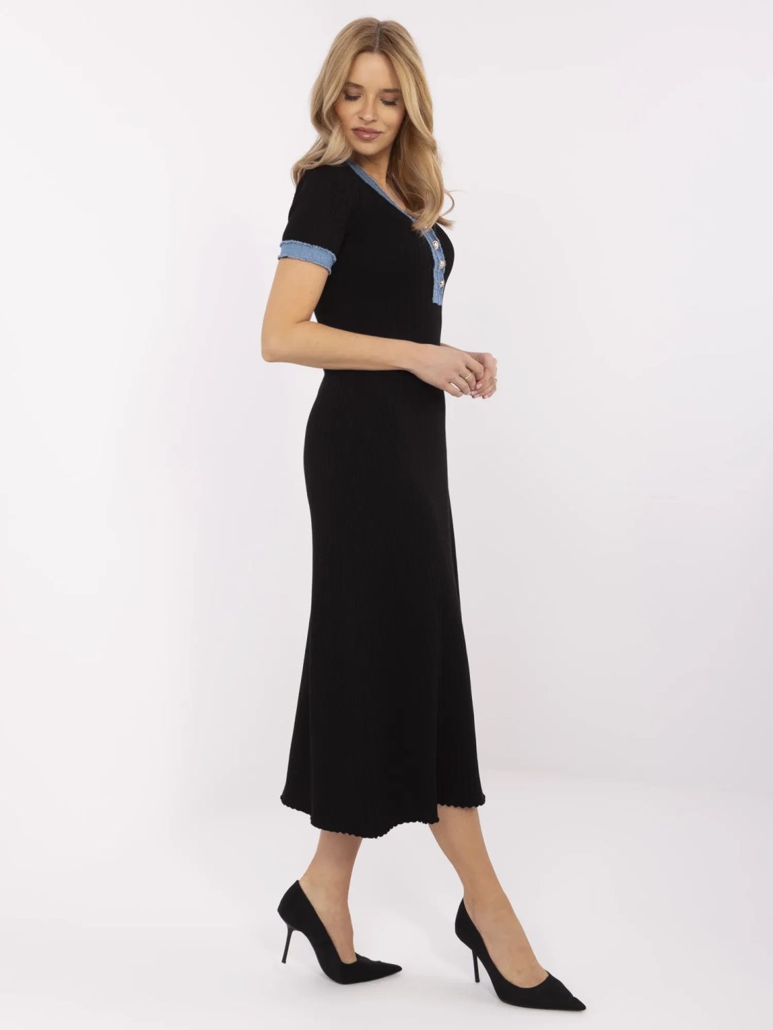 Elegant Midi Dress with Short Sleeves