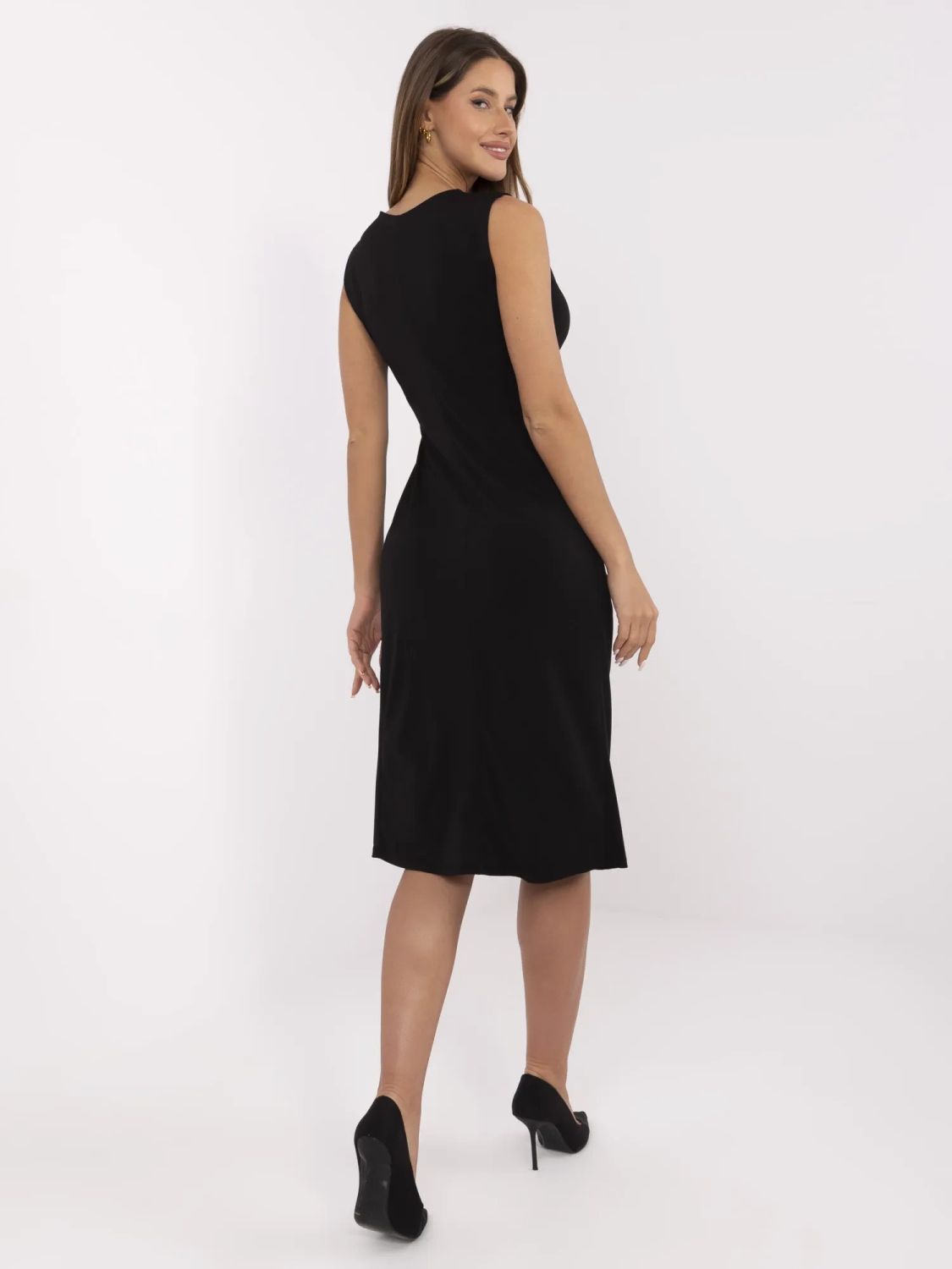 Elegant Midi Dress with Brooch