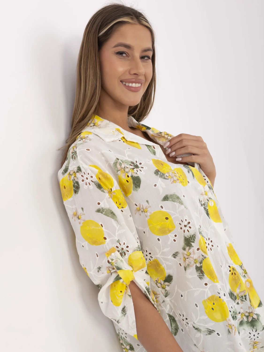 Elegant ecru shirt with 3/4 sleeves