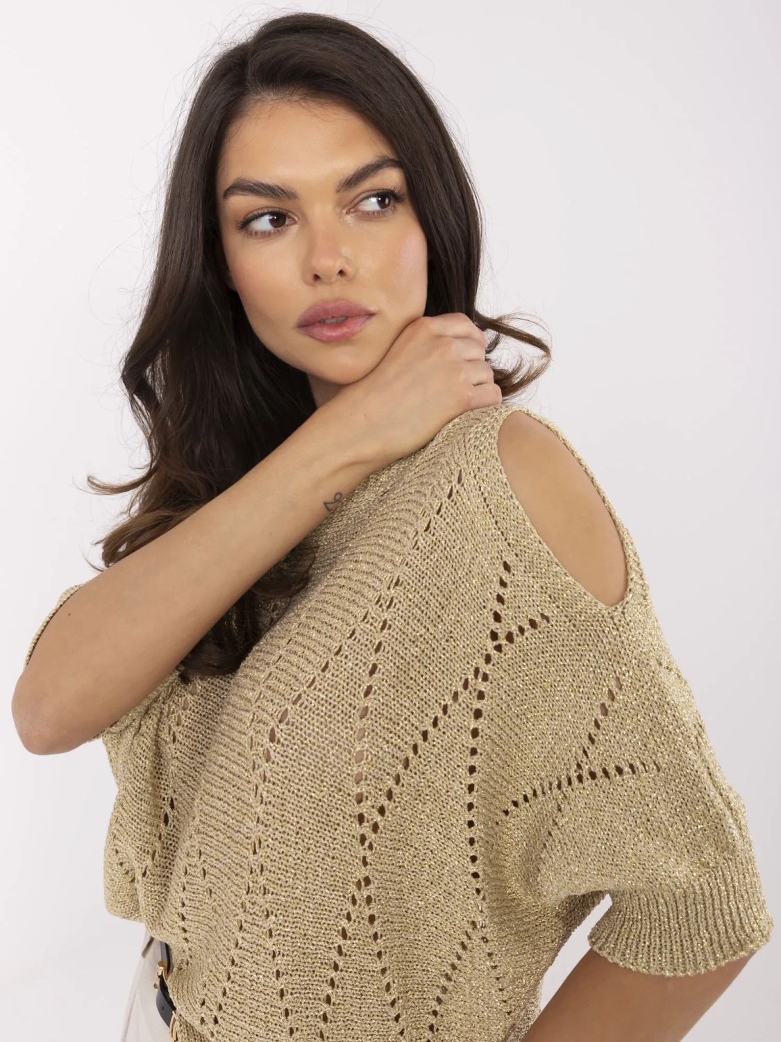 Elegant gold sweater with 3/4 sleeves