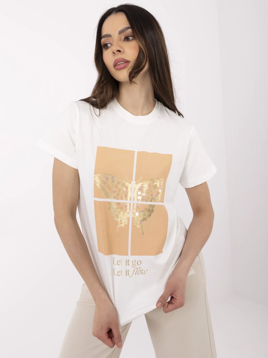 Stylish ecru T-shirt with application