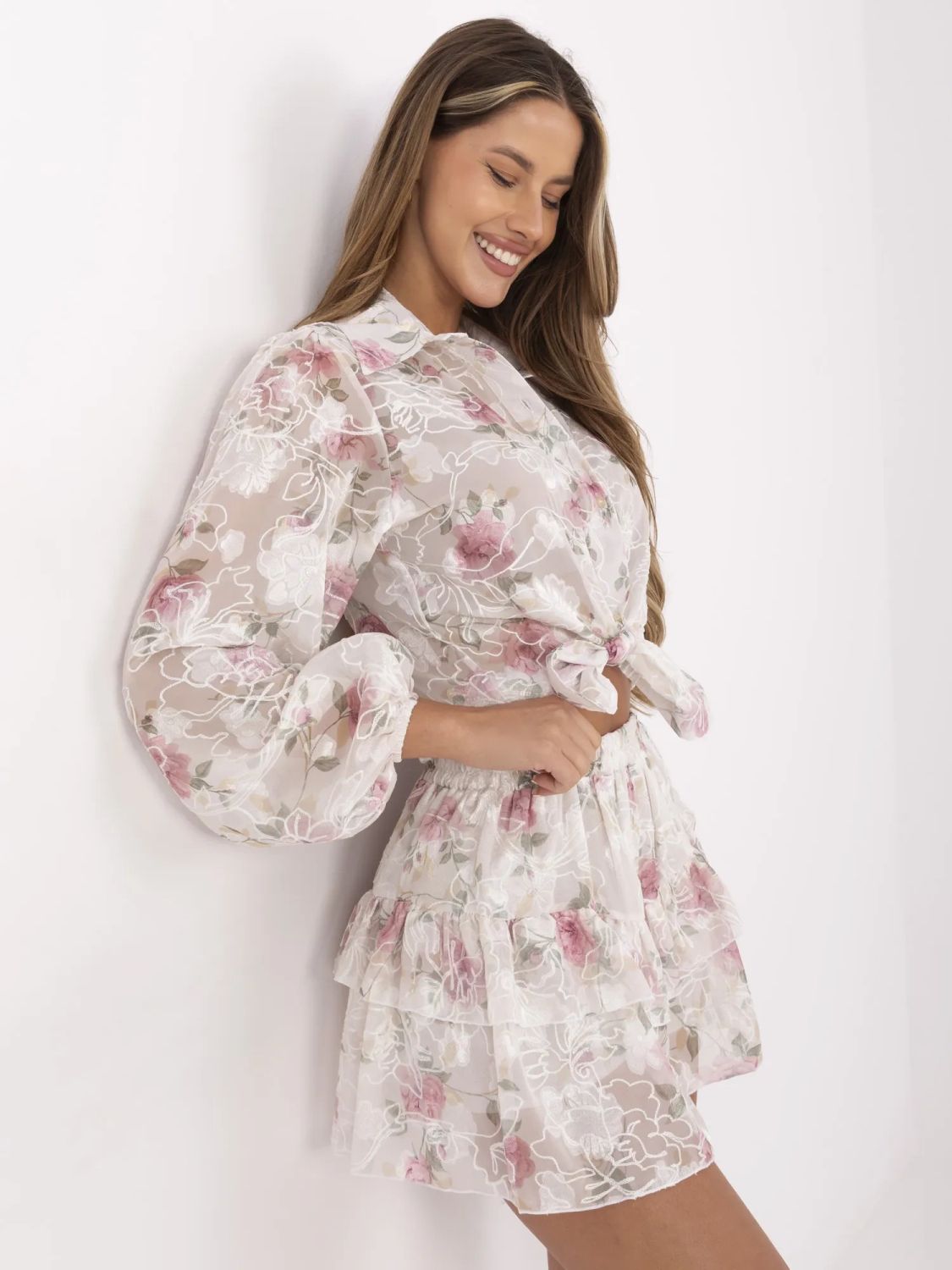 Elegant Set with Floral Pattern in Light Pink