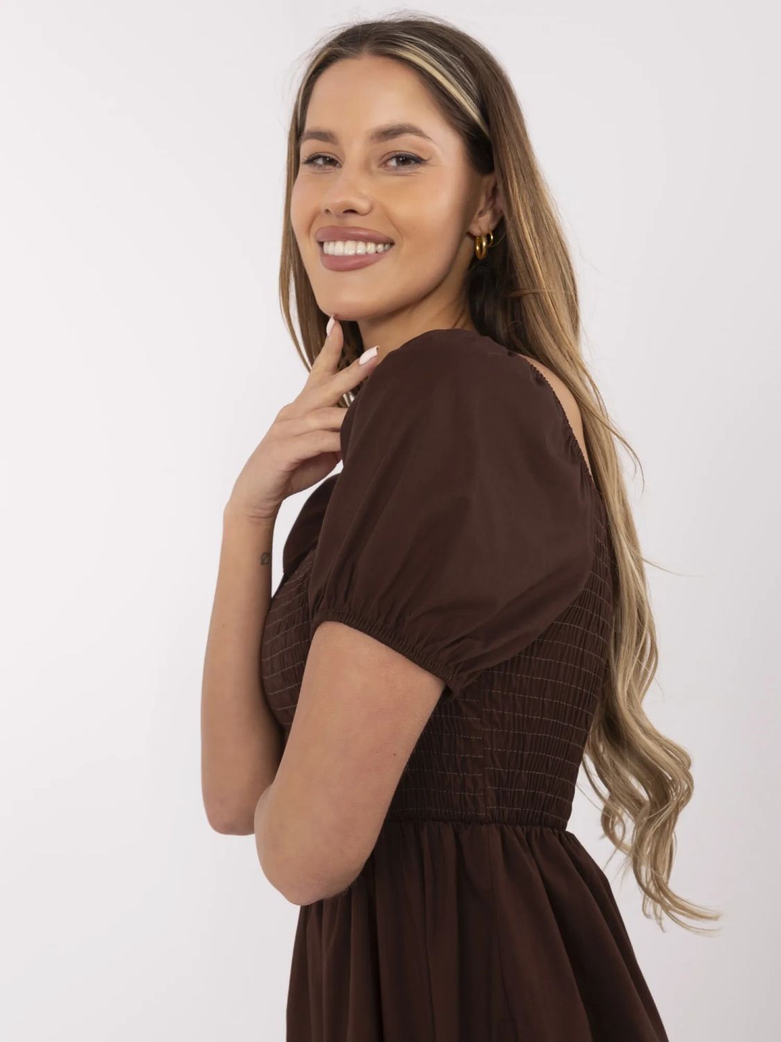 Flared brown dress with short sleeves