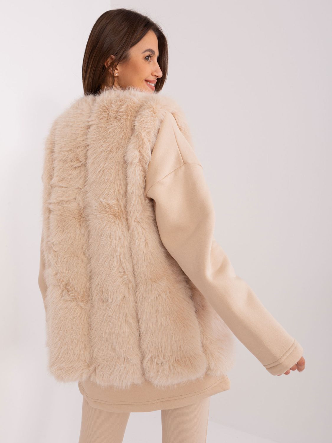 Beige faux fur vest with lining