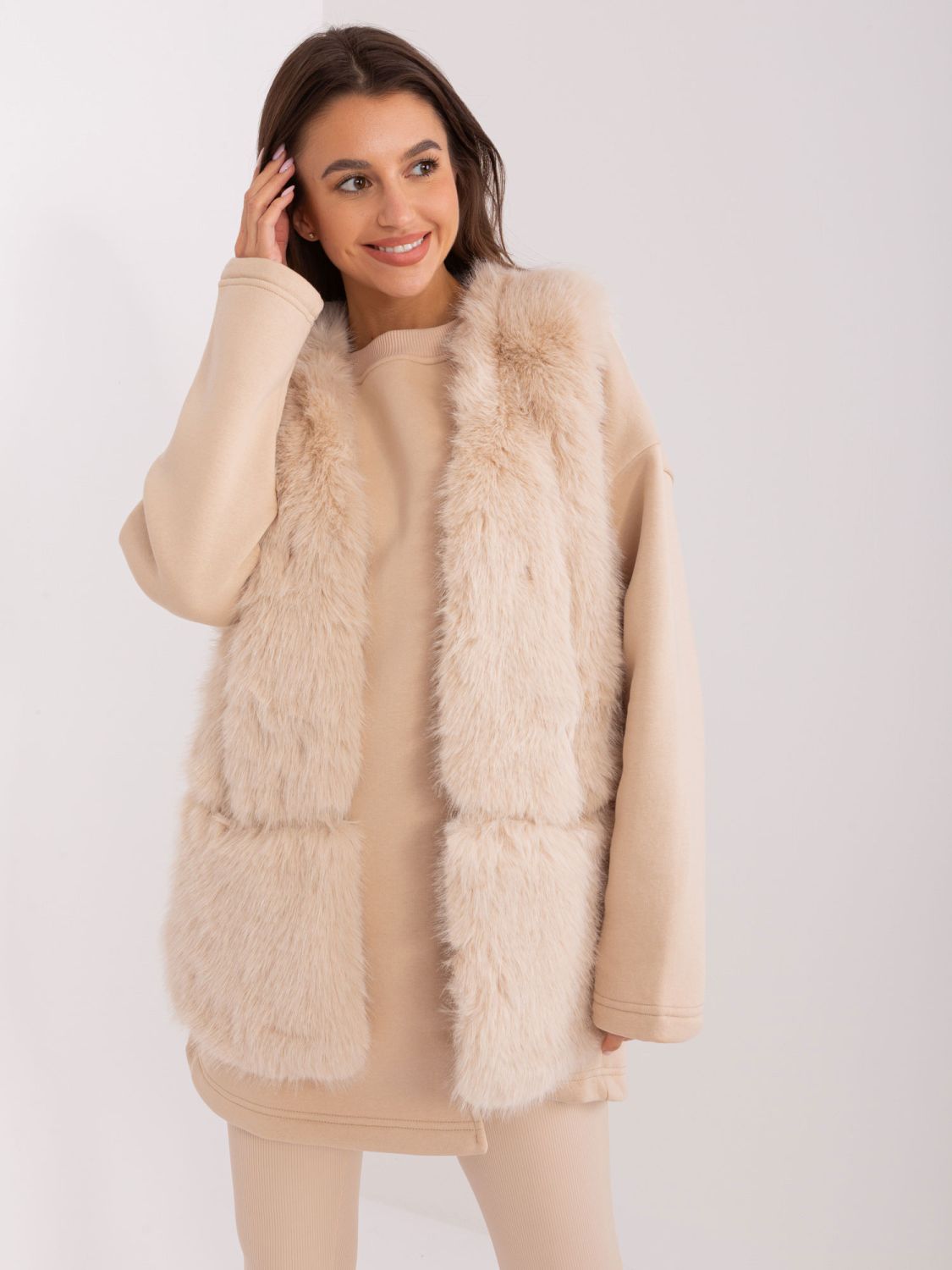 Beige faux fur vest with lining