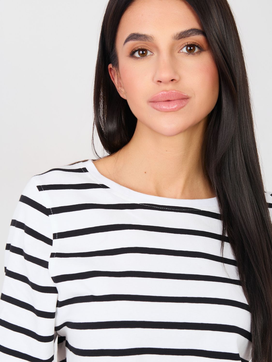 White striped T-shirt with short sleeves