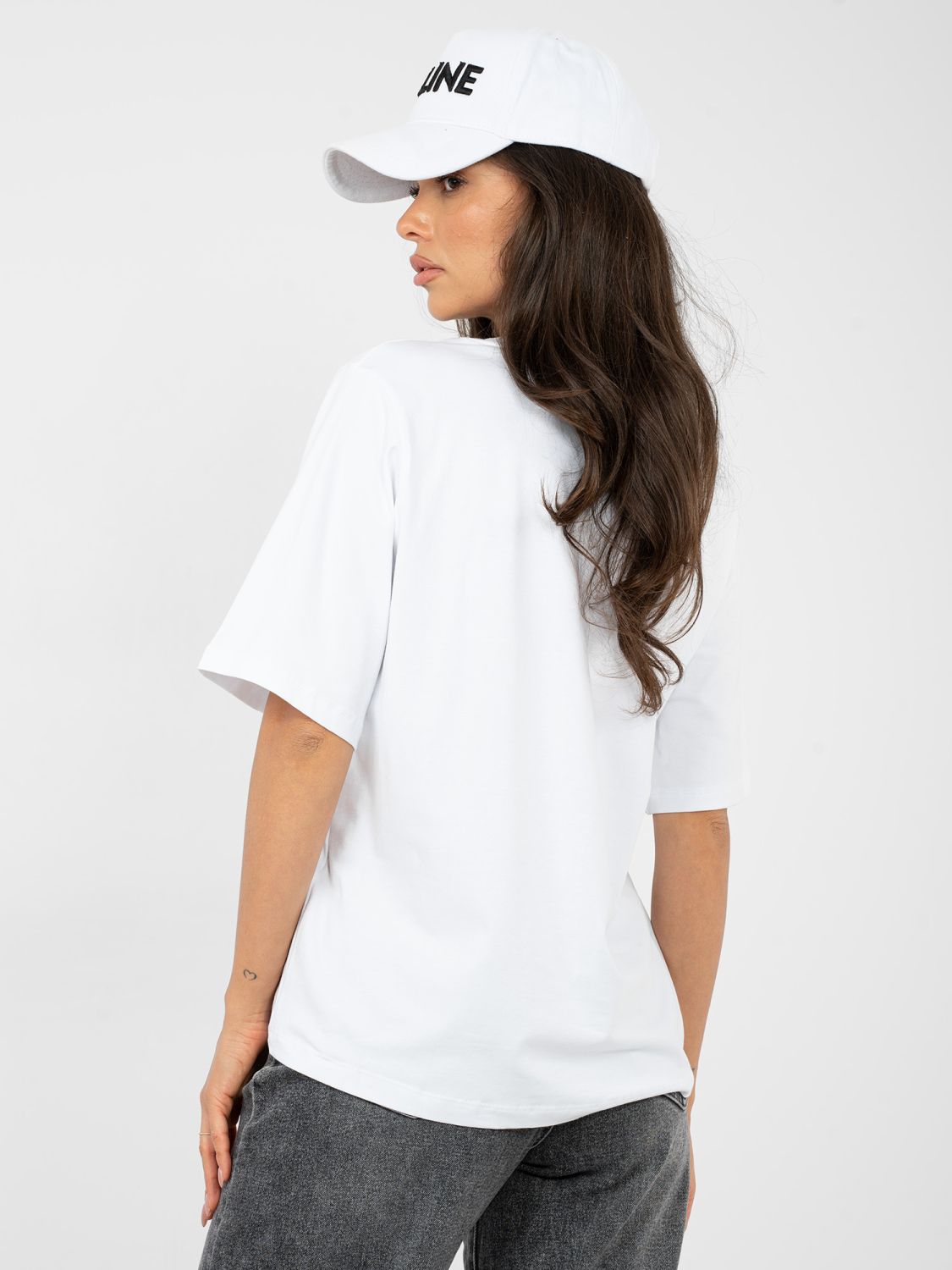 White cotton T-shirt with short sleeves