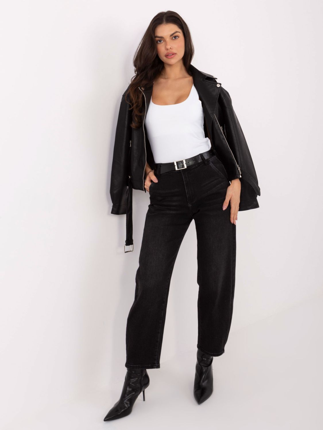 White sleeveless smooth top