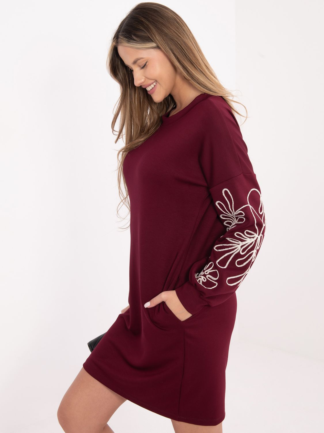 Burgundy short dress with embroidery and puff sleeves