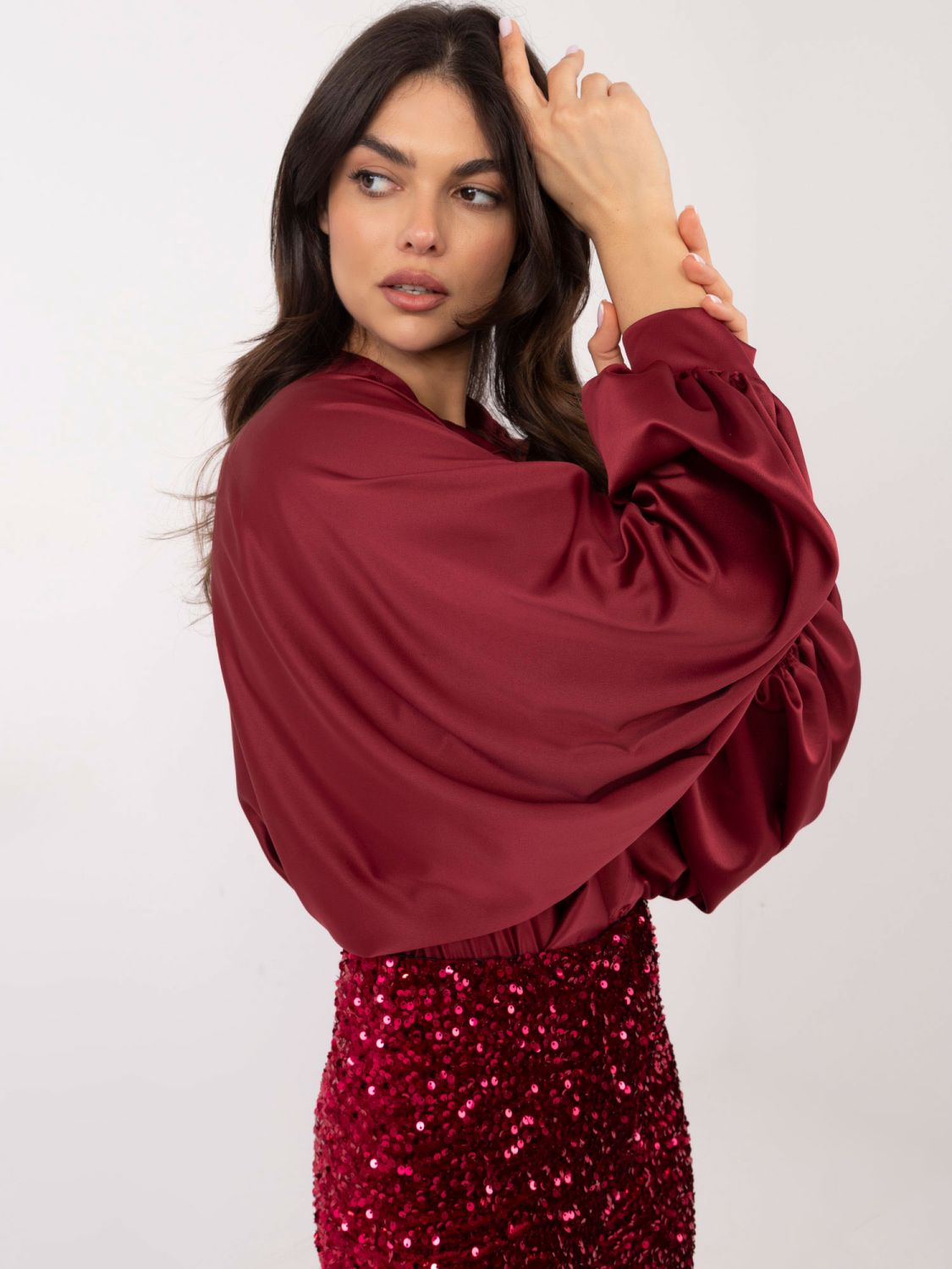 Elegant burgundy shirt with buttons