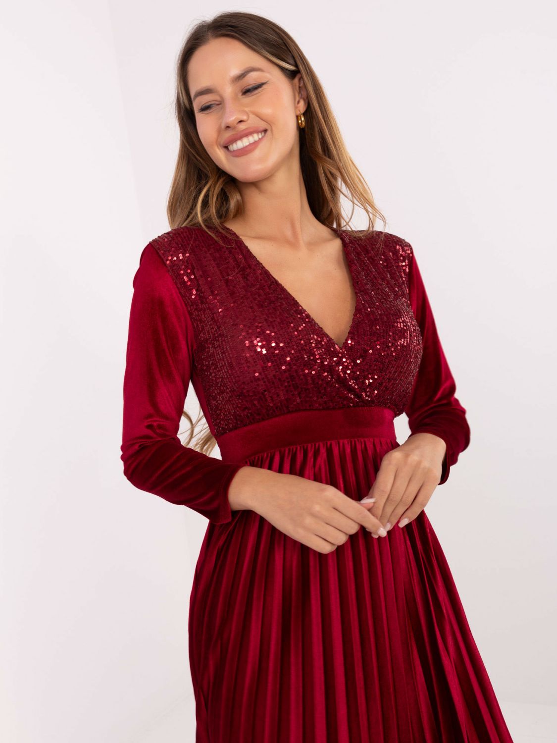 Burgundy maxi dress with belt and sequins