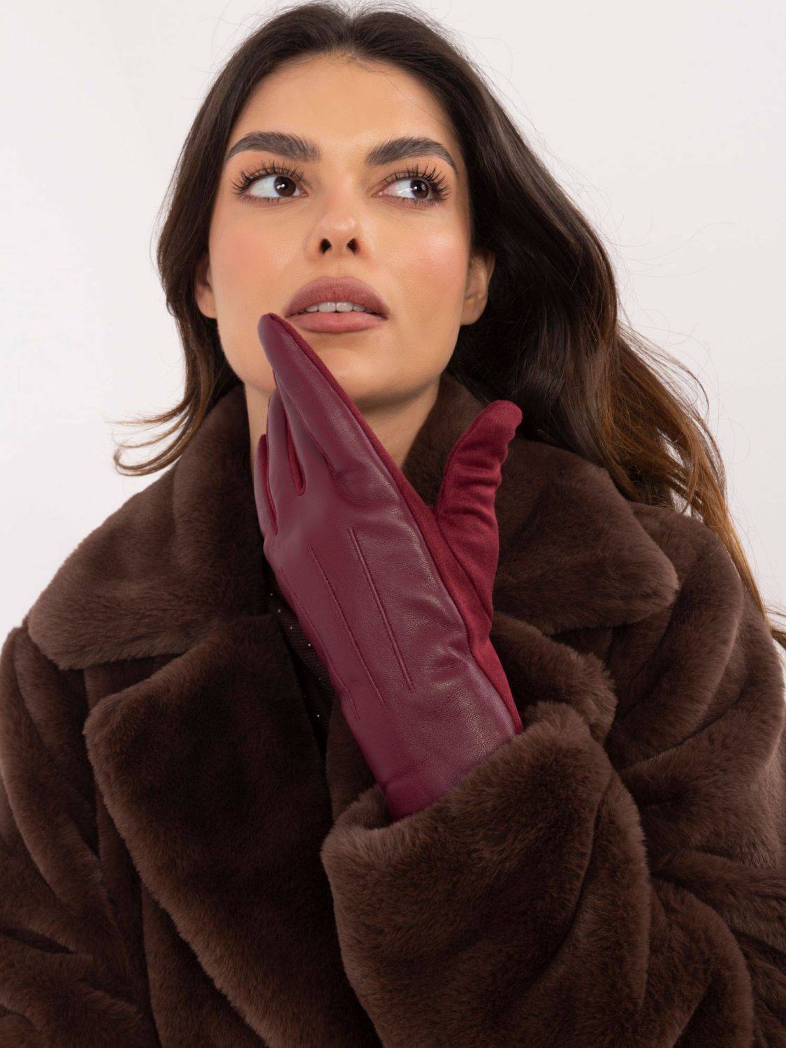 Women's insulated gloves in burgundy