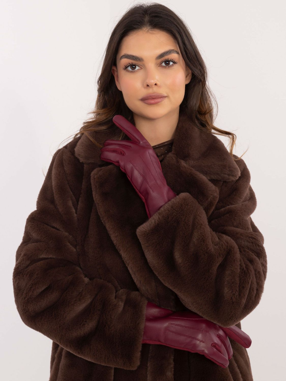 Women's insulated gloves in burgundy