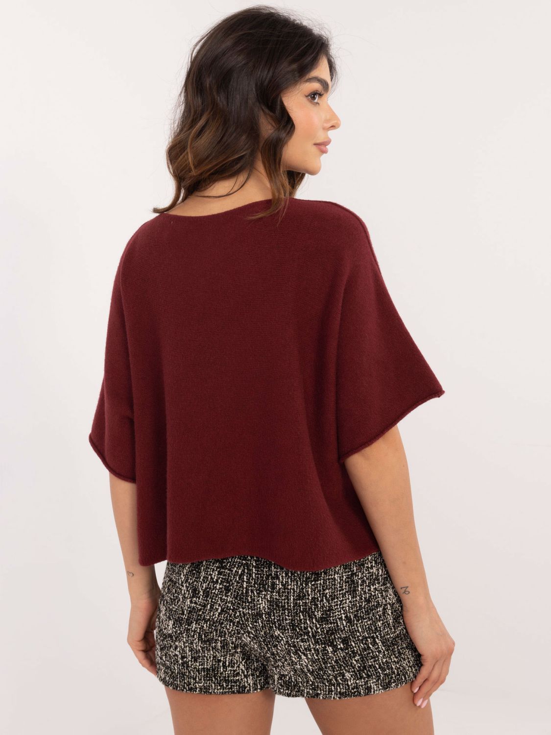 Elegant burgundy sweater with 3/4 sleeves