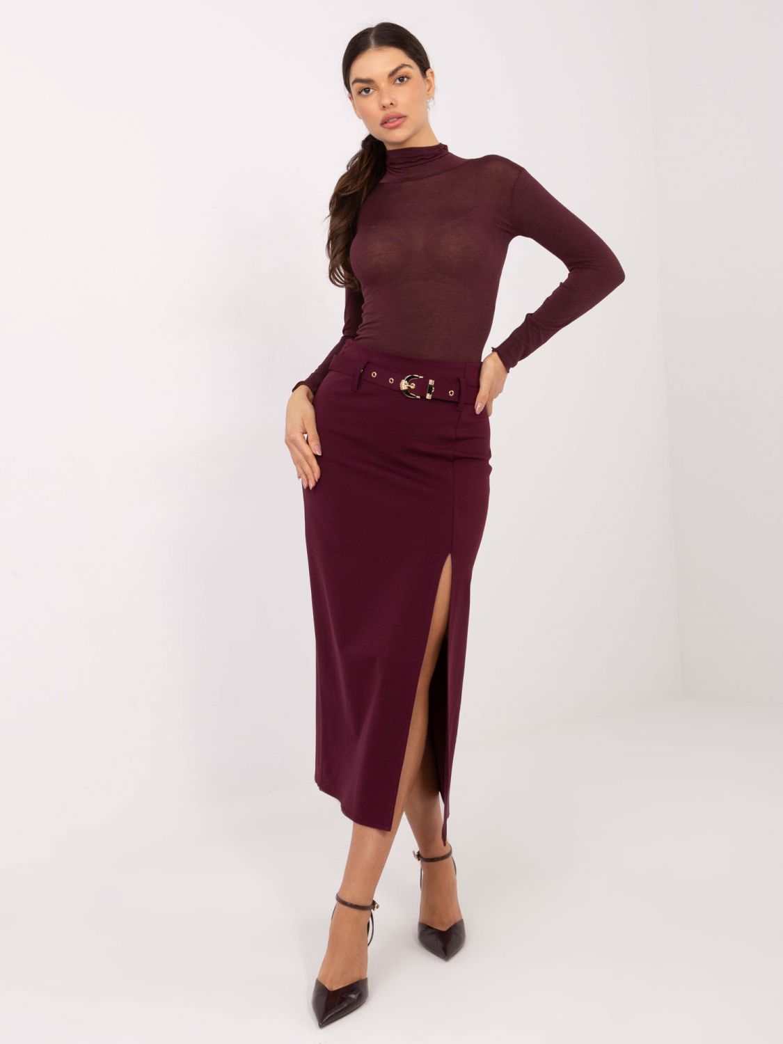 Elegant burgundy midi skirt with belt