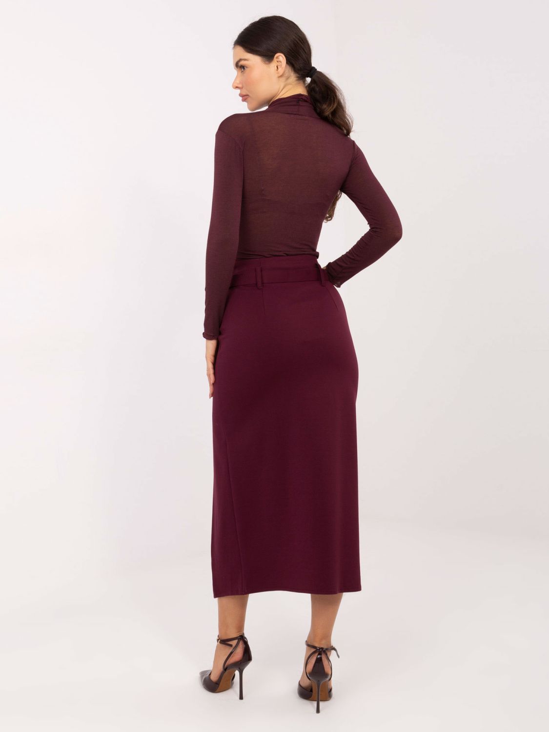 Elegant burgundy midi skirt with belt