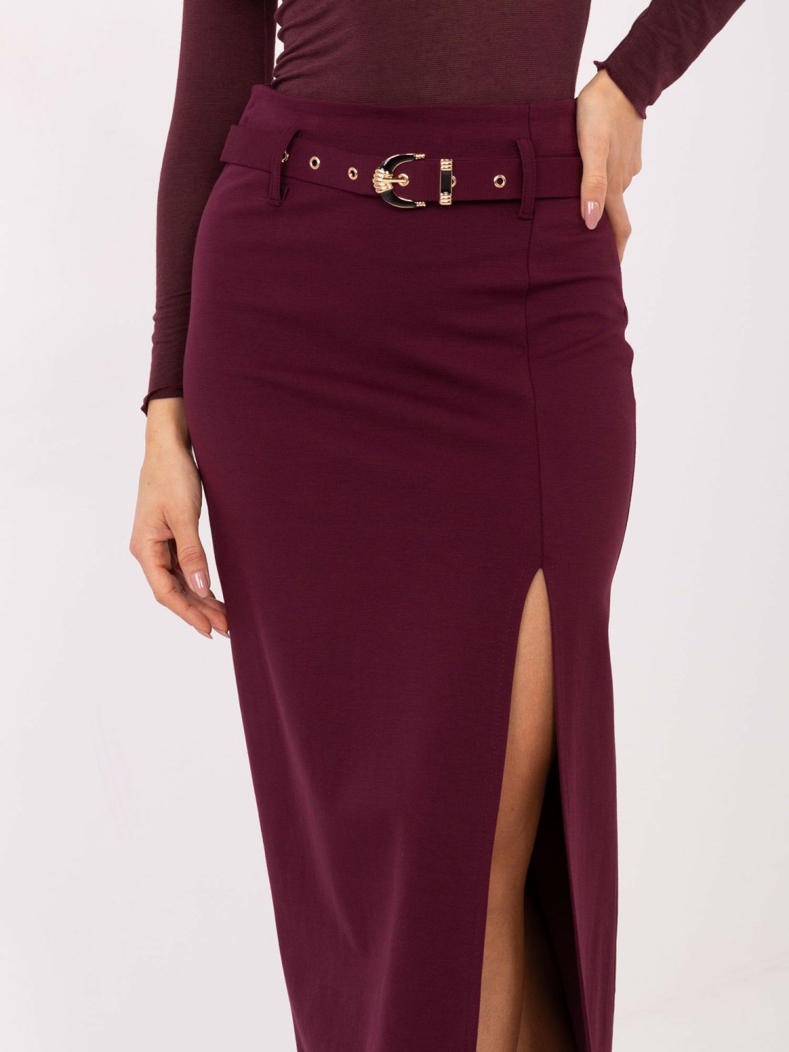 Elegant burgundy midi skirt with belt