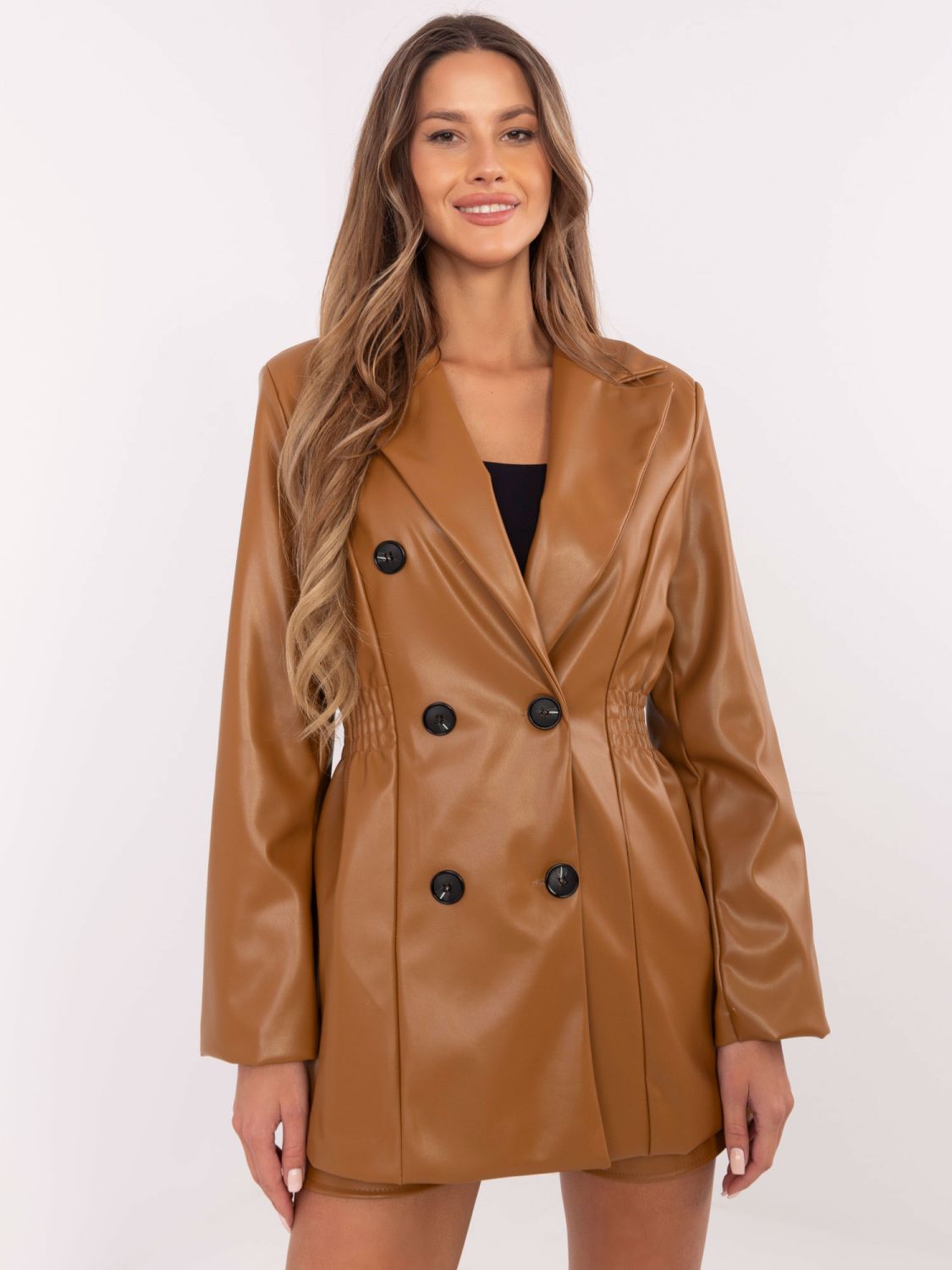 Stylish camel blazer with lining and double-breasted closure
