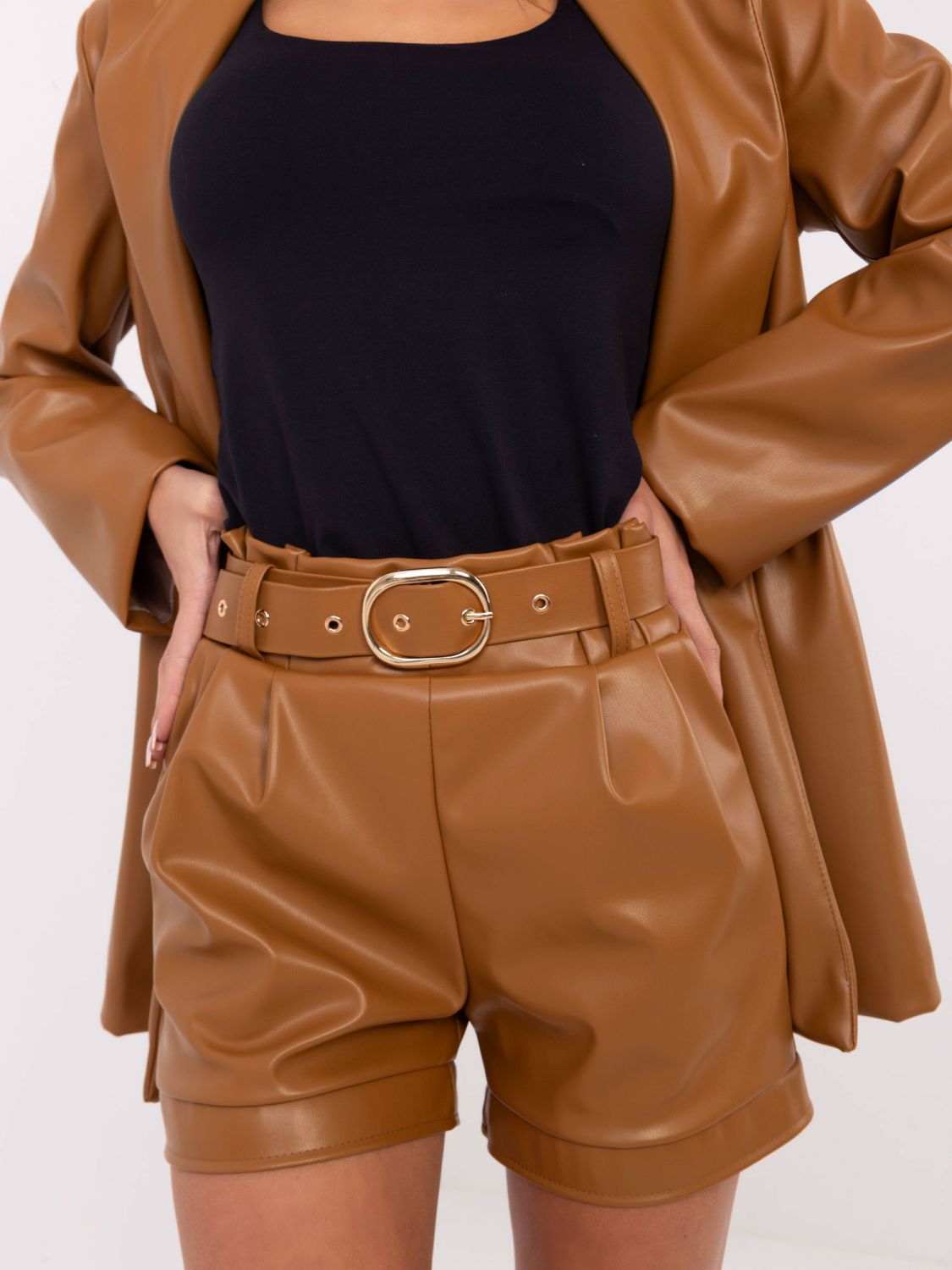 Elegant brown faux leather shorts with belt